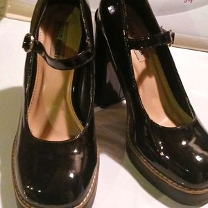 Steve Madden chunky heel.